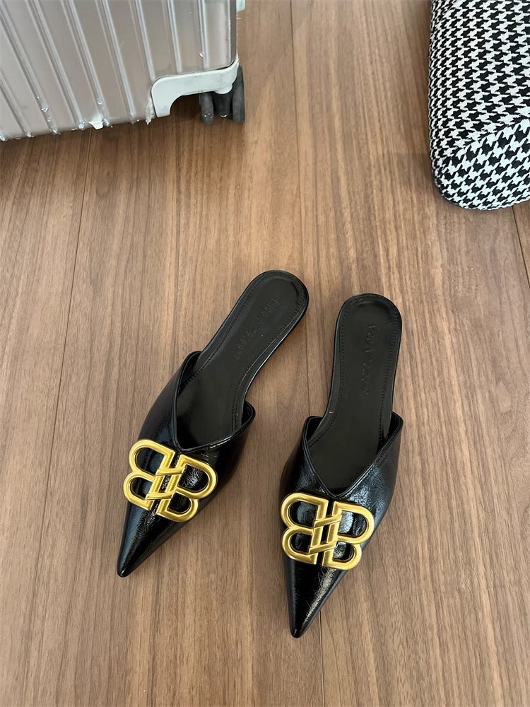 Damen Elegante Mules mit spitzem Zehenbereich und dekorativem Schnallen-Detail EB
