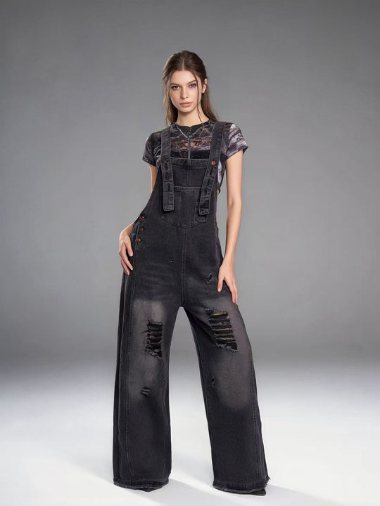 Damen nan moderne Baggy-Latzhose aus pigmentgefärbtem Stretch-Denim mit verstellbaren Trägern und sichtbaren Rissen EB