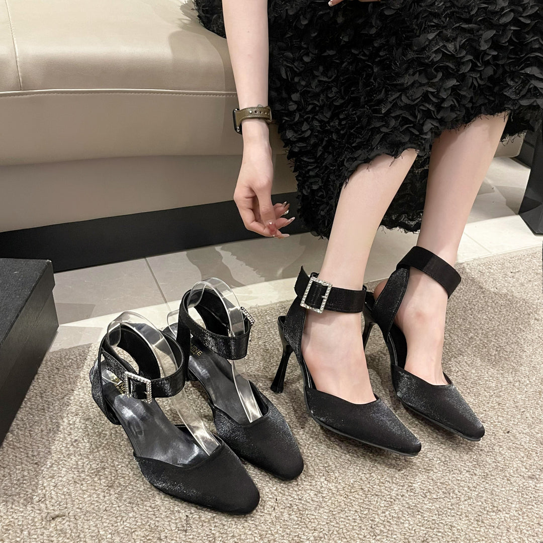 Damen elegante Pumps mit transparentem Riemchen und Glitter-Detail EB