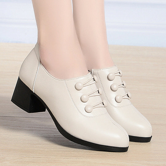 Damen elegante Slipper mit modischem Knopfdetail und komfortablem Blockabsatz EB