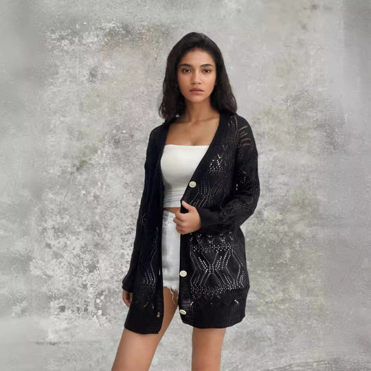 Damen Luftige Strickjacke mit filigranem Häkelmuster und Knopfdetails EB