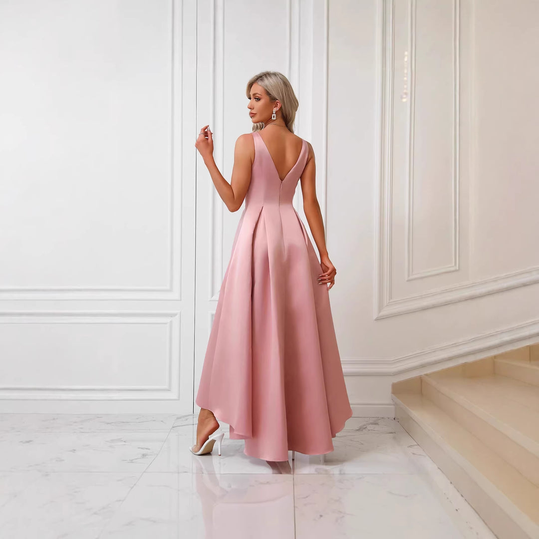 Damen Elegantes Abendkleid mit asymmetrischem Schnitt und raffinierten Falten EB