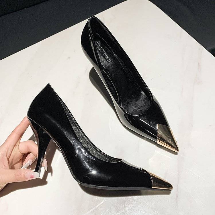 Damen elegante spitze Pumps mit metallic Akzenten EB