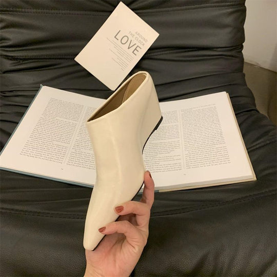 Damen schlanke Mules mit modernem asymmetrischem Design EB