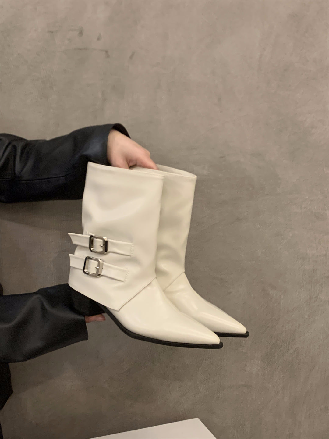 Damen Elegante Stiefeletten mit dekorativen Schnallen und spitzem Schnitt EB