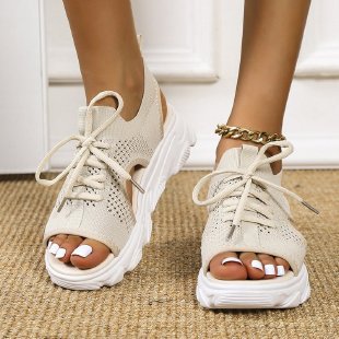 Damen sportive Sandalen mit hochgezogenem Plateau EB
