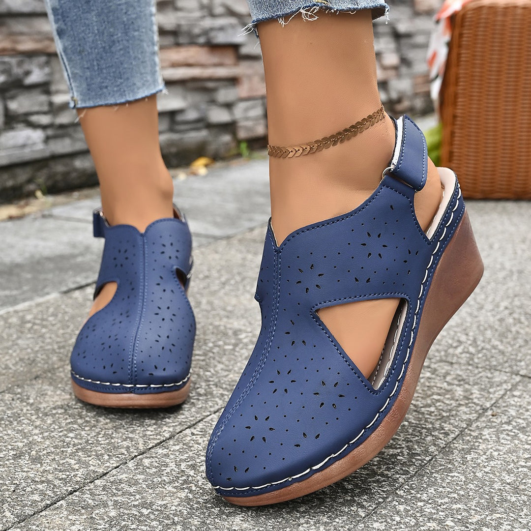 Damen Komfortable Wedge-Pantoletten mit atmungsaktiver Perforation EB