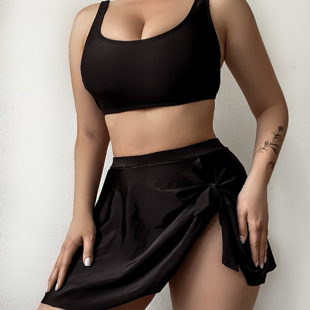 Damen Sportliches Badeoutfit mit schmeichelndem Rock EB