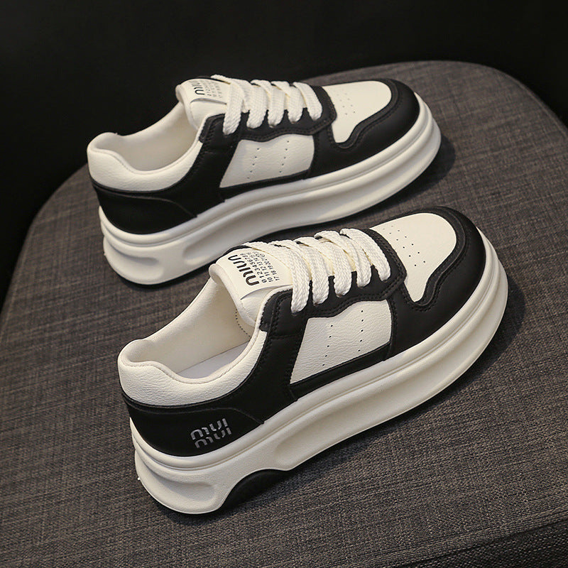 Damen Sneaker mit stabiler Laufsohle und eleganten Akzenten EB