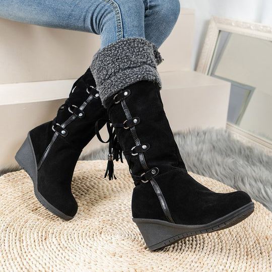 Damen Wedge-Stiefel mit gefüttertem Innenbereich und modischem Schnür-Design EB