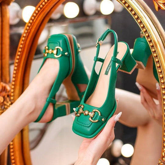 Damen elegante Slingback-Pumps mit modischem Blockabsatz und goldenen Details EB