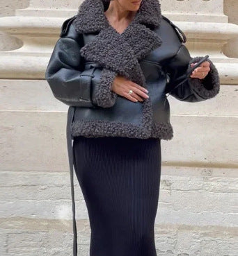 Damen Kunstfelljacke mit stylishen Details und oversized Schnitt EB