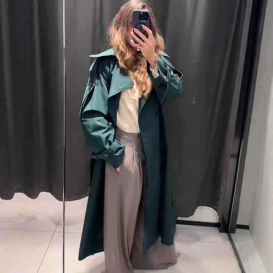 Damen Trenchcoat mit modernen Details und breitem Revers EB