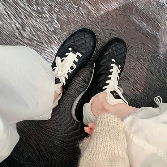 Damen Sportliche Sneaker mit gepolsterter Sohle und strukturiertem Obermaterial EB