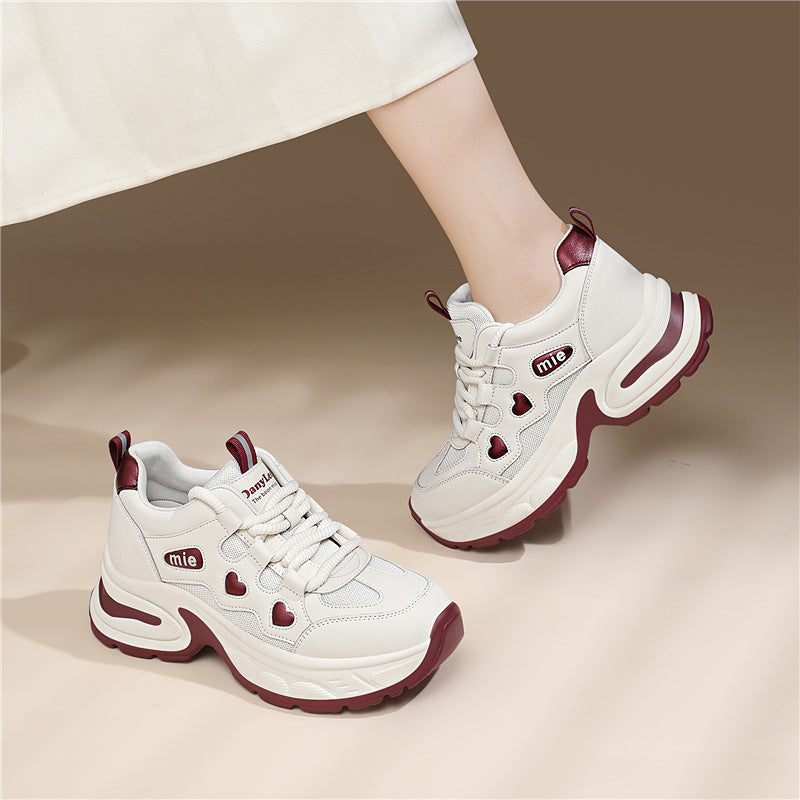 Damen Sportliche Chunky Sneakers mit Herz-Details und dämpfender Sohle EB