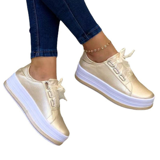 Damen Modische Plateau-Sneaker mit metallic Oberfläche und komfortabler Sohle EB