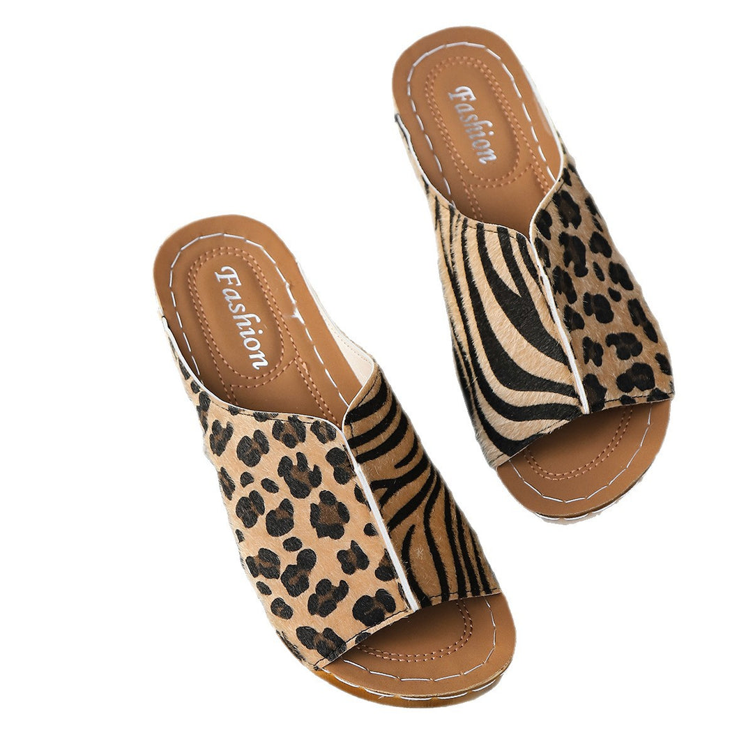 Damen modische Clogsandalen mit tierischem Print und elegantem Schmuckdetail EB