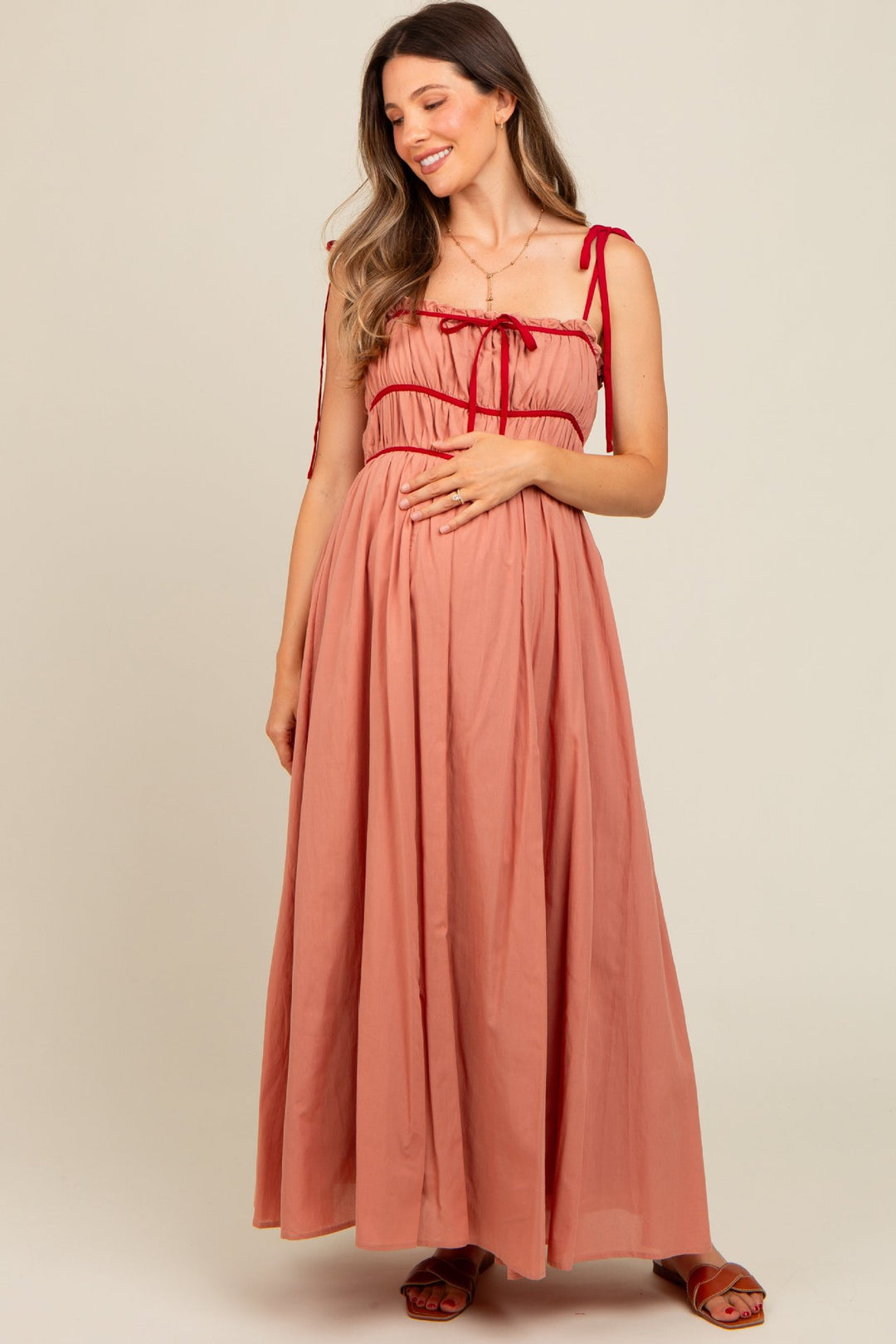 Damen Maxikleid mit verstellbaren Trägern und raffiniertem Rüschendesign EB
