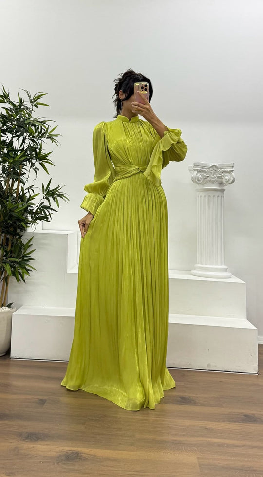Damen Maxikleid mit figurschmeichelndem Schnitt und eleganter Raffung EB