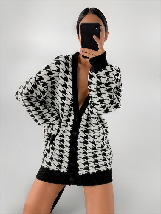 Damen Grobstrickpullover mit modernem Hahnentrittmuster und Knopfleiste EB