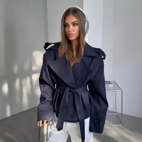 Damen nan Kurz-Trenchcoat mit Taillengürtel, doppelreihiger Knopfleiste und Schulterpatten EB