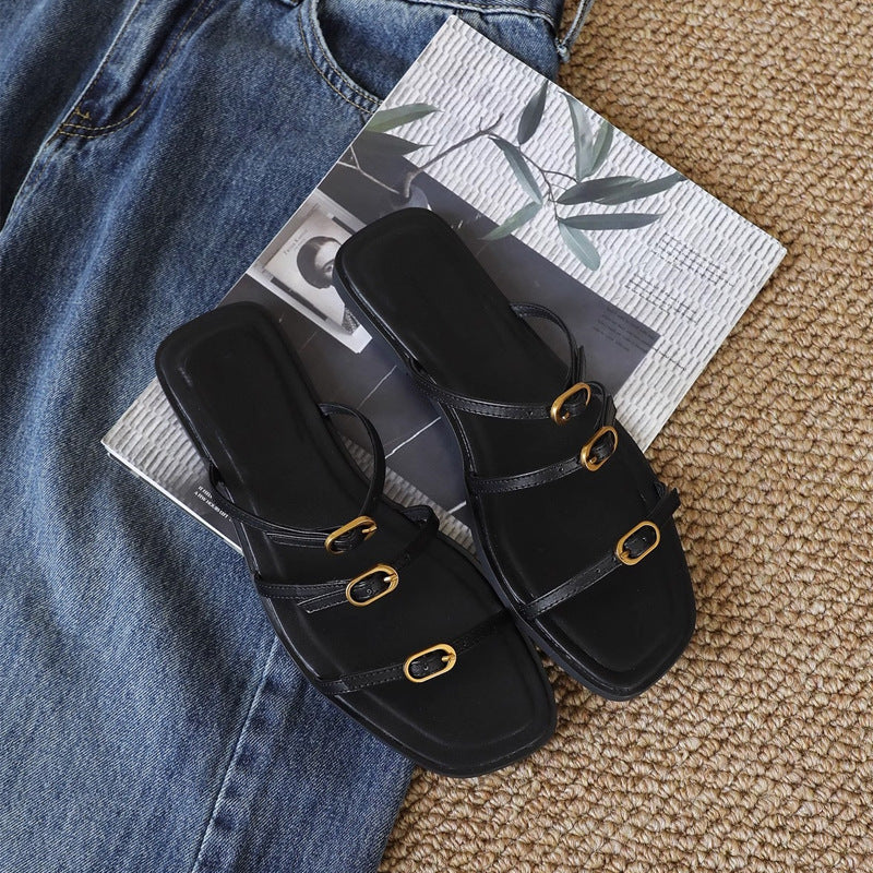 Damen modische Sandalen mit schickem Riemendesign und goldenen Akzenten EB