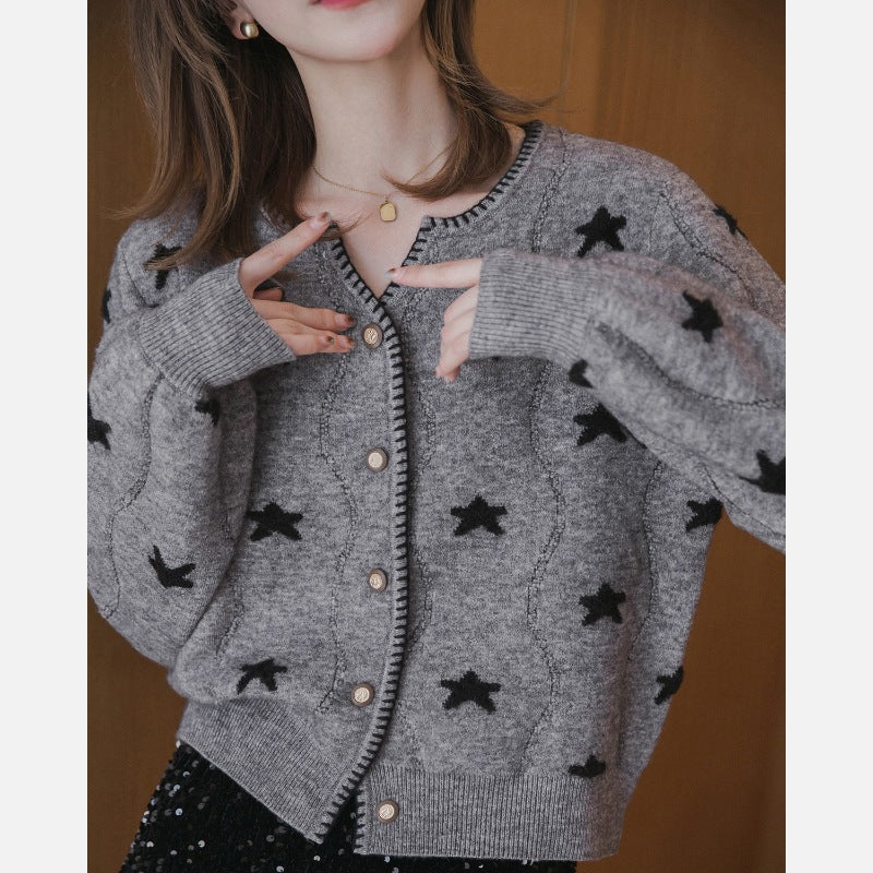Damen Gemusterter Strickcardigan mit Sternenmotiv und Knopfleiste EB