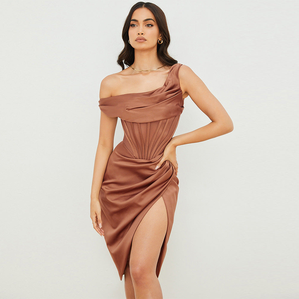 Damen Figurumspielendes Cocktailkleid mit asymmetrischem Schnitt und hohem Schlitz EB