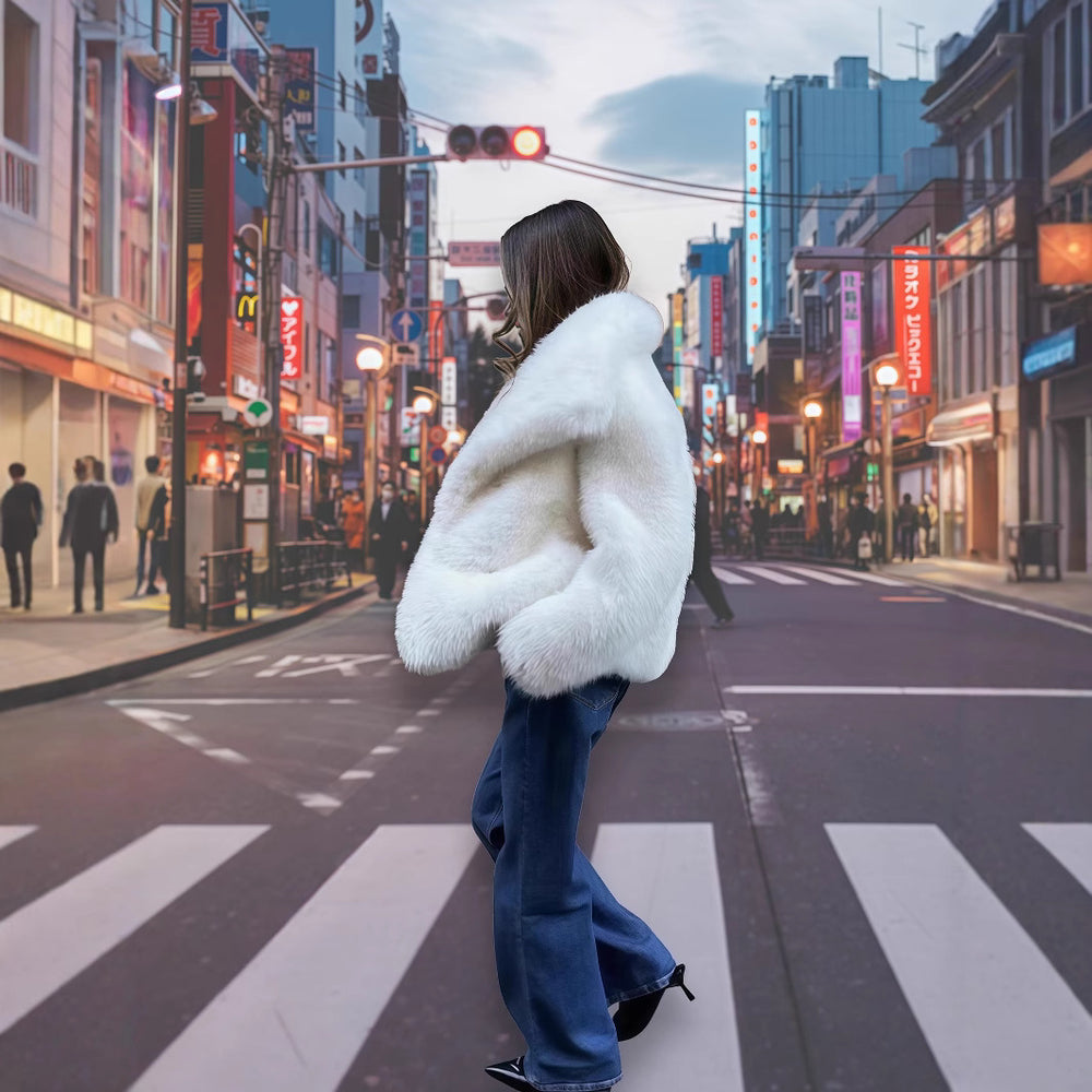 Damen Kunstpelzjacke mit luxuriösem Schnitt und weitem Kragen EB