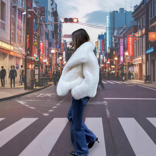 Damen Kunstpelzjacke mit luxuriösem Schnitt und weitem Kragen EB