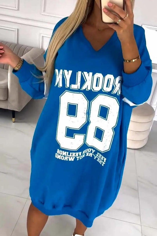 Damen lässiges oversized Sportkleid mit V-Ausschnitt und kontrastierenden Ärmeln EB