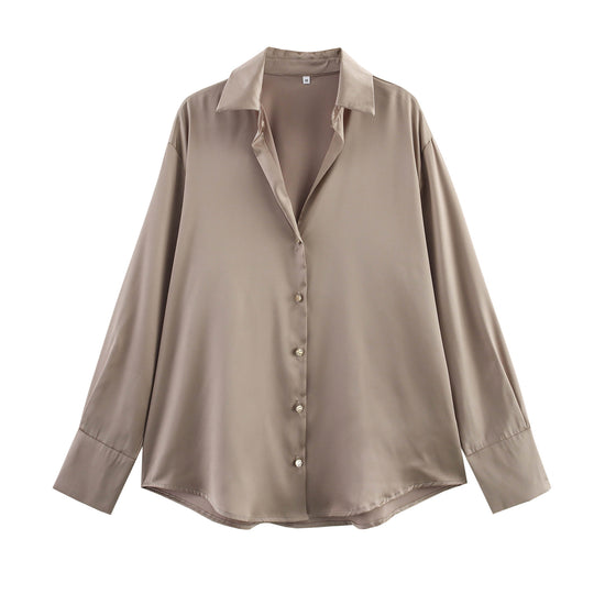 Damen nan oversized Satinbluse mit Hemdkragen, verlängerten Manschetten und abgerundetem Saum EB
