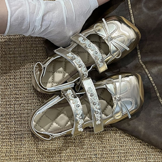 Damen elegante Ballerina-Schuhe mit glänzender Oberfläche und dekorativen Perlen EB