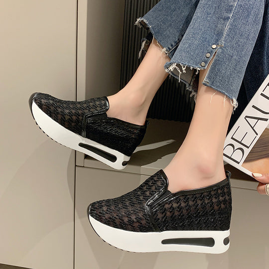 Damen Mode-Sneaker mit innovativem Slip-On Design und hochgezogenem Absatz EB
