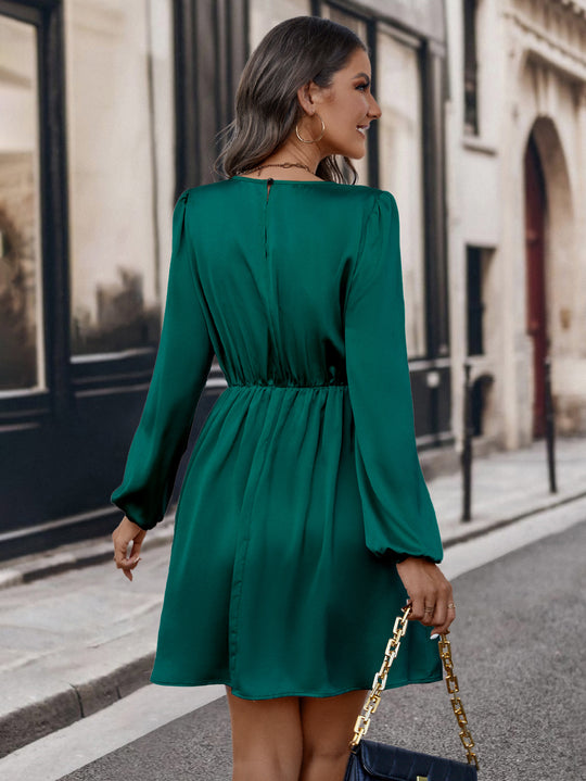 Damen elegantes Mini-Kleid mit tailliertem Schnitt und Puffärmeln EB