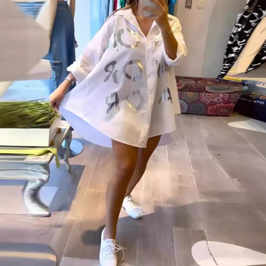 Damen Hemdblusenkleid mit modernem Schriftzug und lässigem Schnitt Heidi-Mode