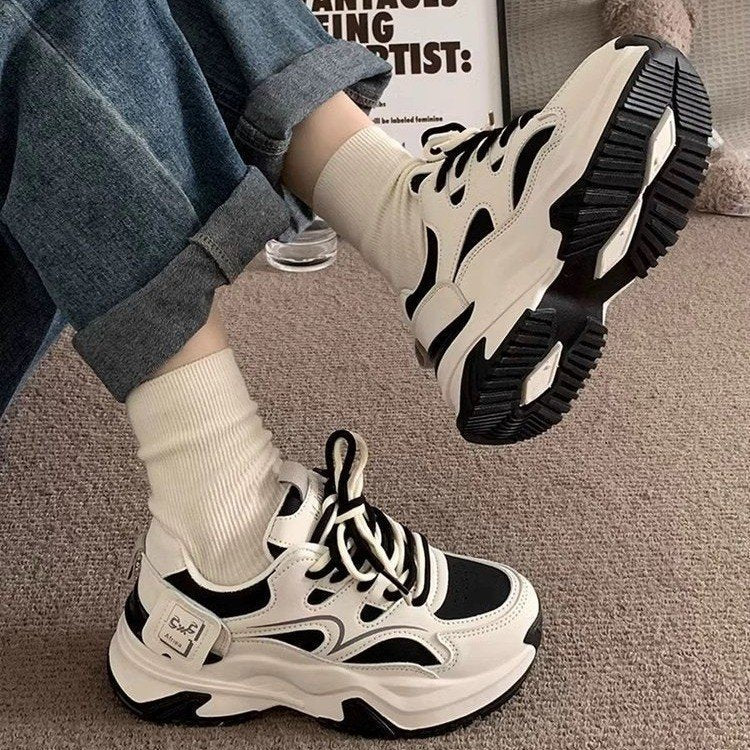 Damen Sportliche Chunky Sneakers mit komfortabler Fütterung und modischem Detail EB