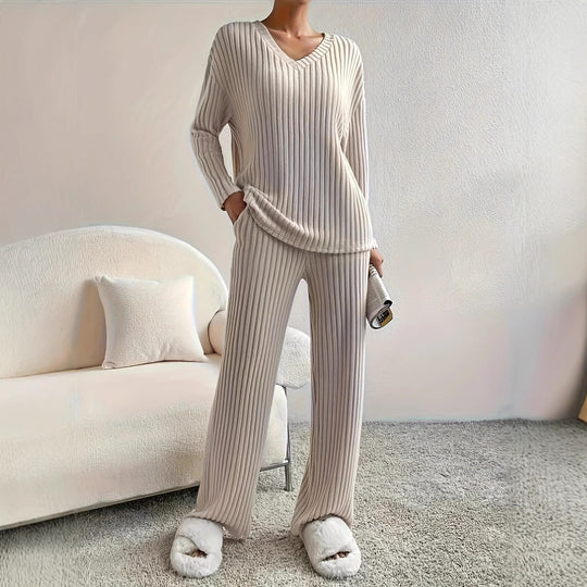 Damen Komfortables Strickset mit V-Ausschnitt und geripptem Design EB