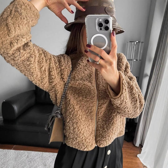 Damen Kuschelige Teddyjacke mit praktischem Reißverschluss und Seitentaschen EB