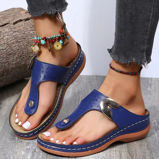 Damen Komfortable Zehentrenner-Sandalen mit anatomischer Fußbettung und modischer Schnallen-Applikation EB