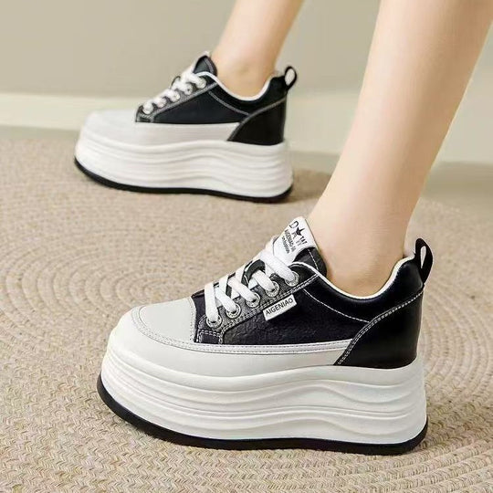 Damen Plateau Sneaker mit eleganter Silhouette und dämpfender Sohle EB
