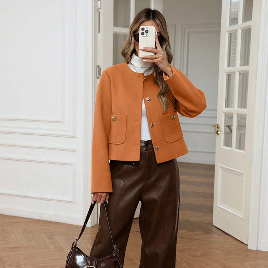 Damen Kurze Blazerjacke mit praktischen Taschen und goldenen Knöpfen EB