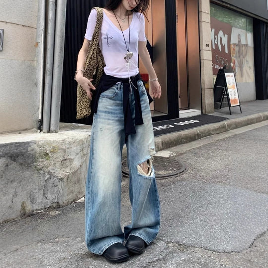 Damen Weit geschnittene Destroyed Jeans mit lässigem Schnitt und modischen Riss-Details EB