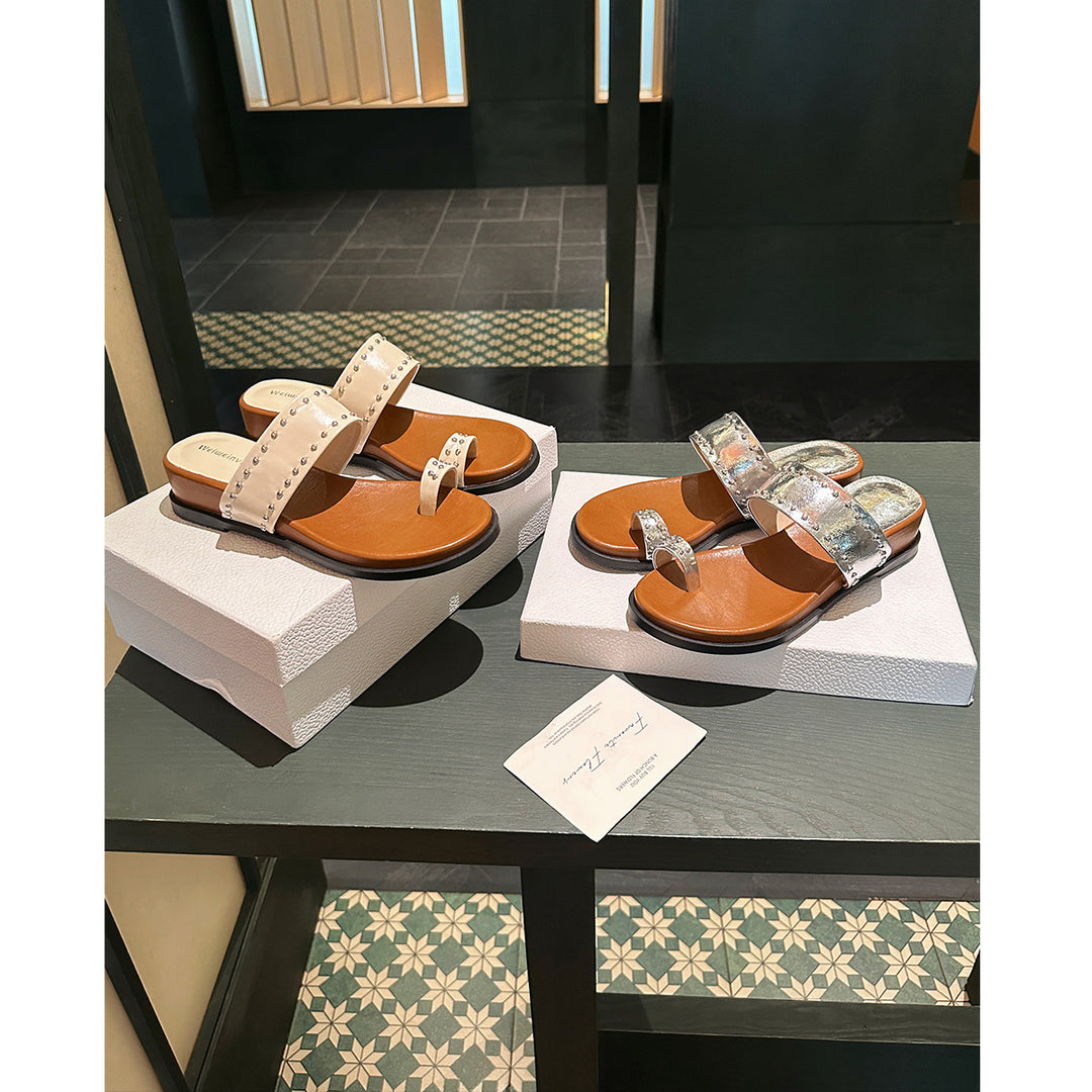 Damen trendige Sandalen mit dekorativer Metall-Applikation EB