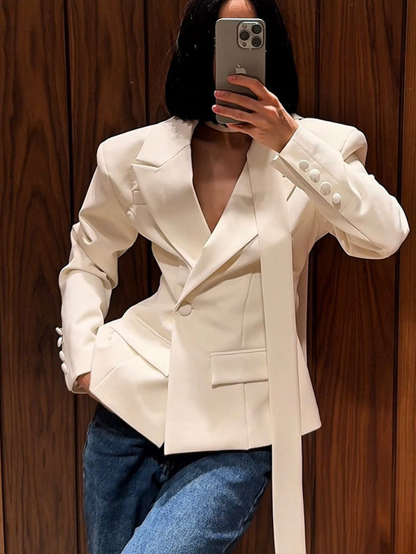 Damen Modischer Blazer mit elegantem Schalkragen und tailliertem Schnitt EB