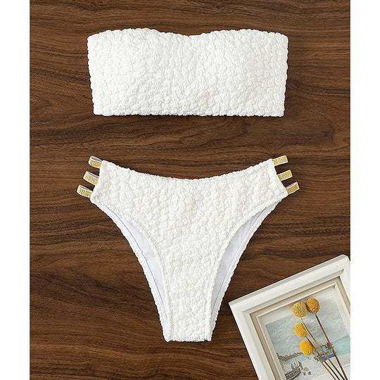 Damen Bandeau-Bikini mit elegantem Design und goldenen Akzenten EB