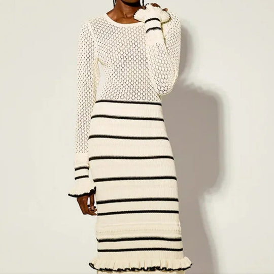 Damen Strickmaxikleid mit raffiniertem Lochmuster und kontrastierendem Streifen EB