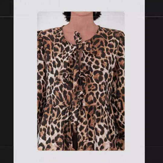 Damen Bluse mit Leopardenmuster und eleganten Rüschendetails EB