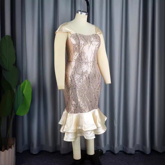 Damen glamouröses Abendkleid mit schimmernden Pailletten und voluminösem Rüschenabschluss EB