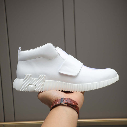 Damen Sportliche Slip-On Sneakers mit modernem Verschlussmechanismus EB